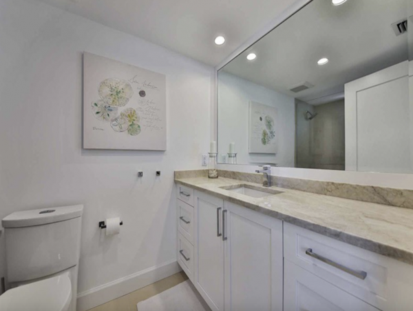 Beachfront Vacation Condo with Great Amenities